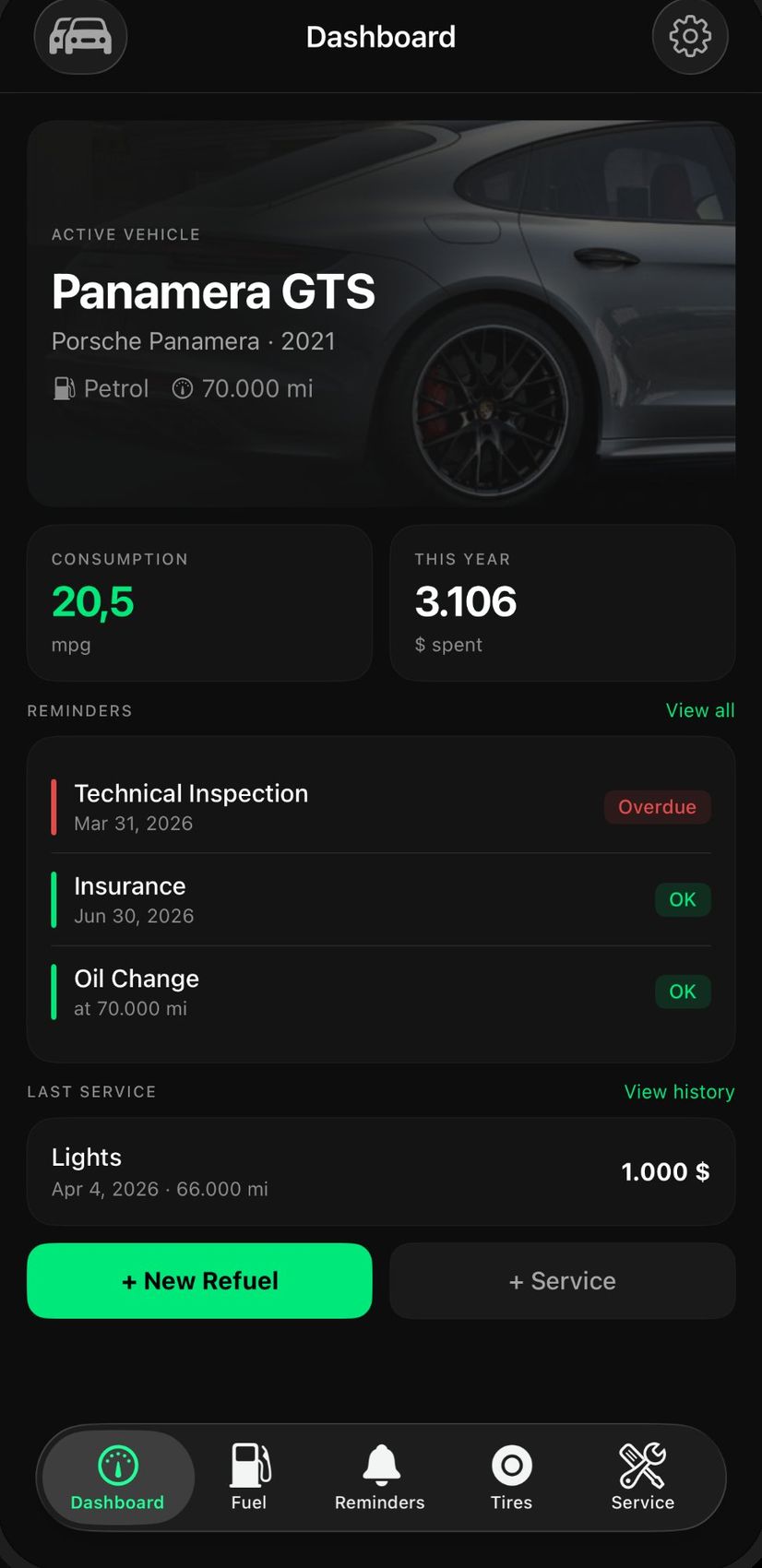 Garrage dashboard: the active vehicle with its consumption and yearly spending, upcoming reminders and the last service